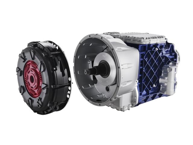 La caja I-Shift Dual Clutch demuestra aquí su gran resistencia frente a un motor de casi 6.000 Nm.